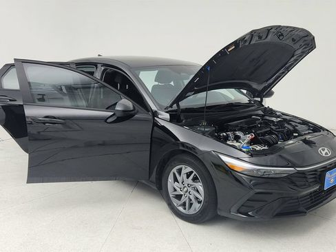Used 2024 Hyundai Elantra SEL FWD image 9