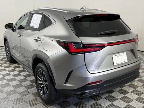 Used 2025 Lexus NX 250 FWD w/ Towing Package (2000 Lbs) image 4