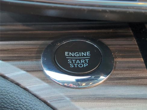 Used 2022 Ford Explorer Limited w/ Equipment Group 301A image 21