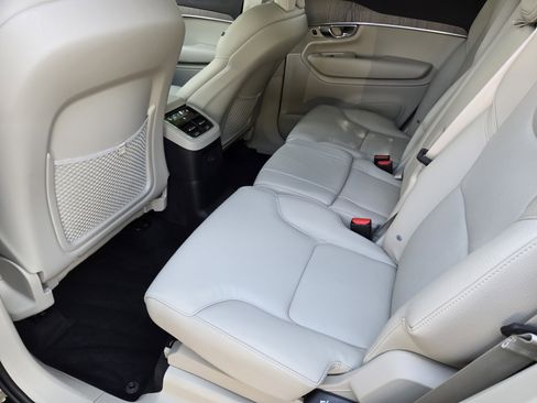 Certified 2025 Volvo XC90 T8 Plus w/ Protection Package Premier image 39