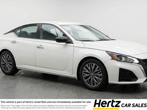 Used 2025 Nissan Altima 2.5 SV image 1