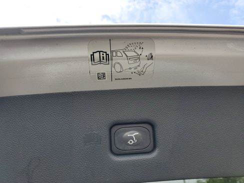 Used 2019 Lincoln Nautilus Select image 9