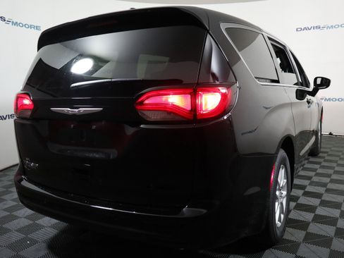 New 2026 Chrysler Voyager LX image 5