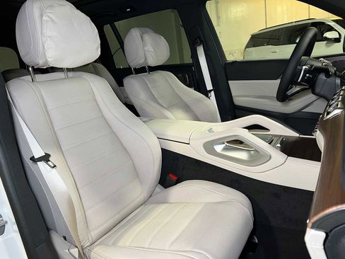 New 2026 Mercedes-Benz GLS 580 4MATIC image 13