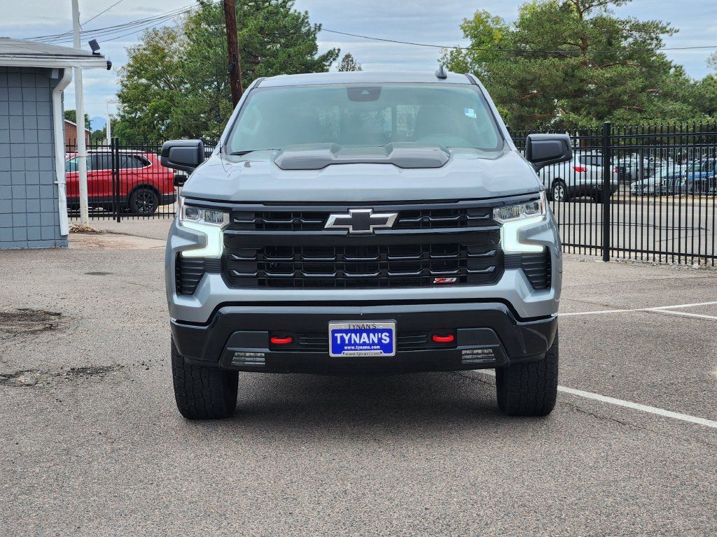 Used 2025 Chevrolet Silverado 1500 LT Trail Boss w/ Convenience Package II AWD/4WD image 2