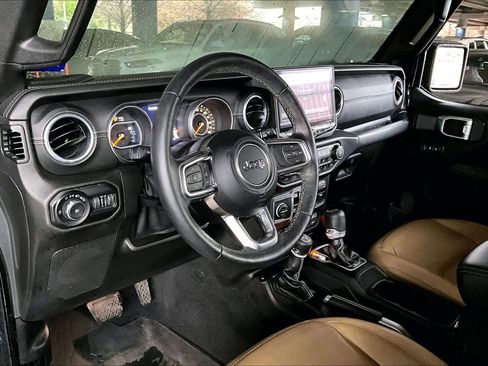 Used 2018 Jeep Wrangler Unlimited Sahara image 17