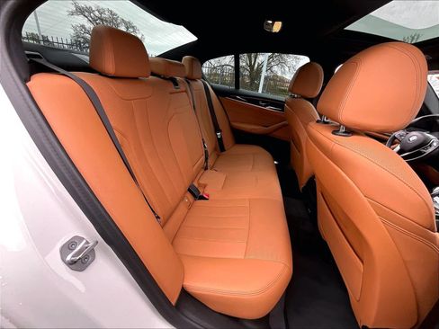 Used 2023 BMW 540i w/ Convenience Package image 29