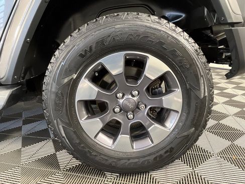 Used 2018 Jeep Wrangler Unlimited Sahara image 15