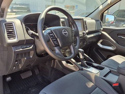 Used 2024 Nissan Frontier SV RWD image 4