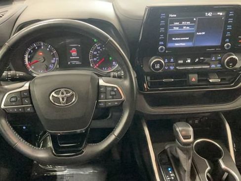 Used 2020 Toyota Highlander LE AWD/4WD image 10