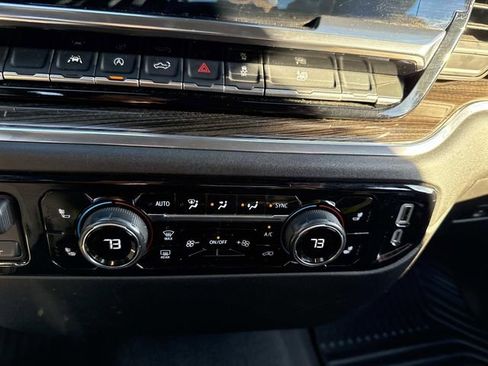 Used 2025 Chevrolet Silverado 1500 LT image 32