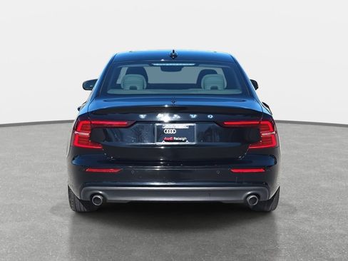 Used 2021 Volvo S60 T5 Momentum image 6