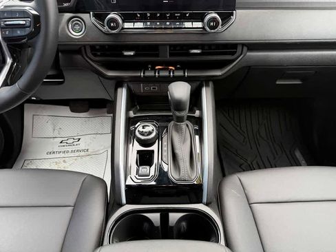 Used 2025 Chevrolet Colorado Trail Boss image 11