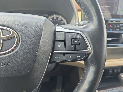 Used 2021 Toyota Highlander Platinum AWD/4WD image 18