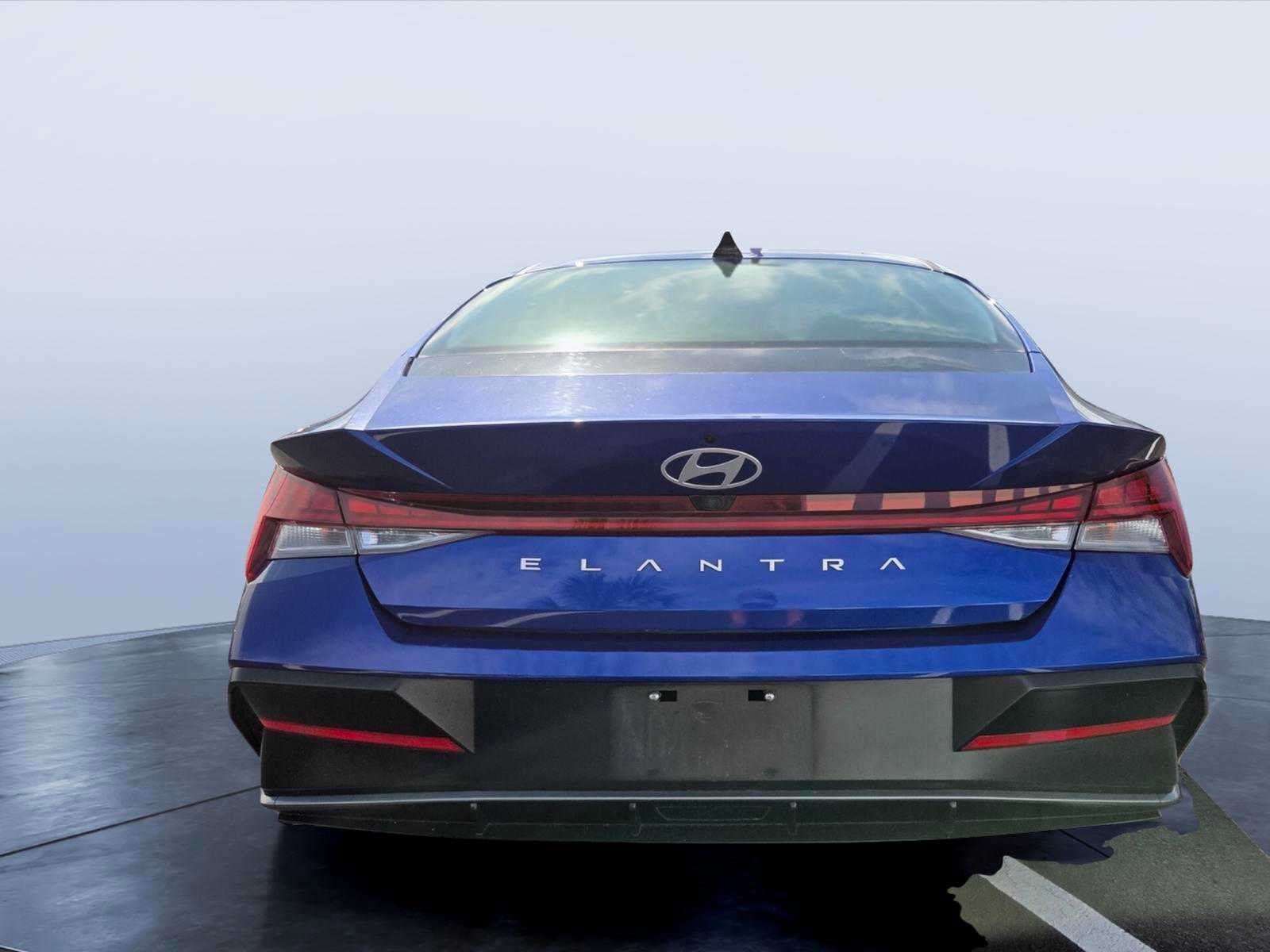 Used 2025 Hyundai Elantra SEL FWD image 5