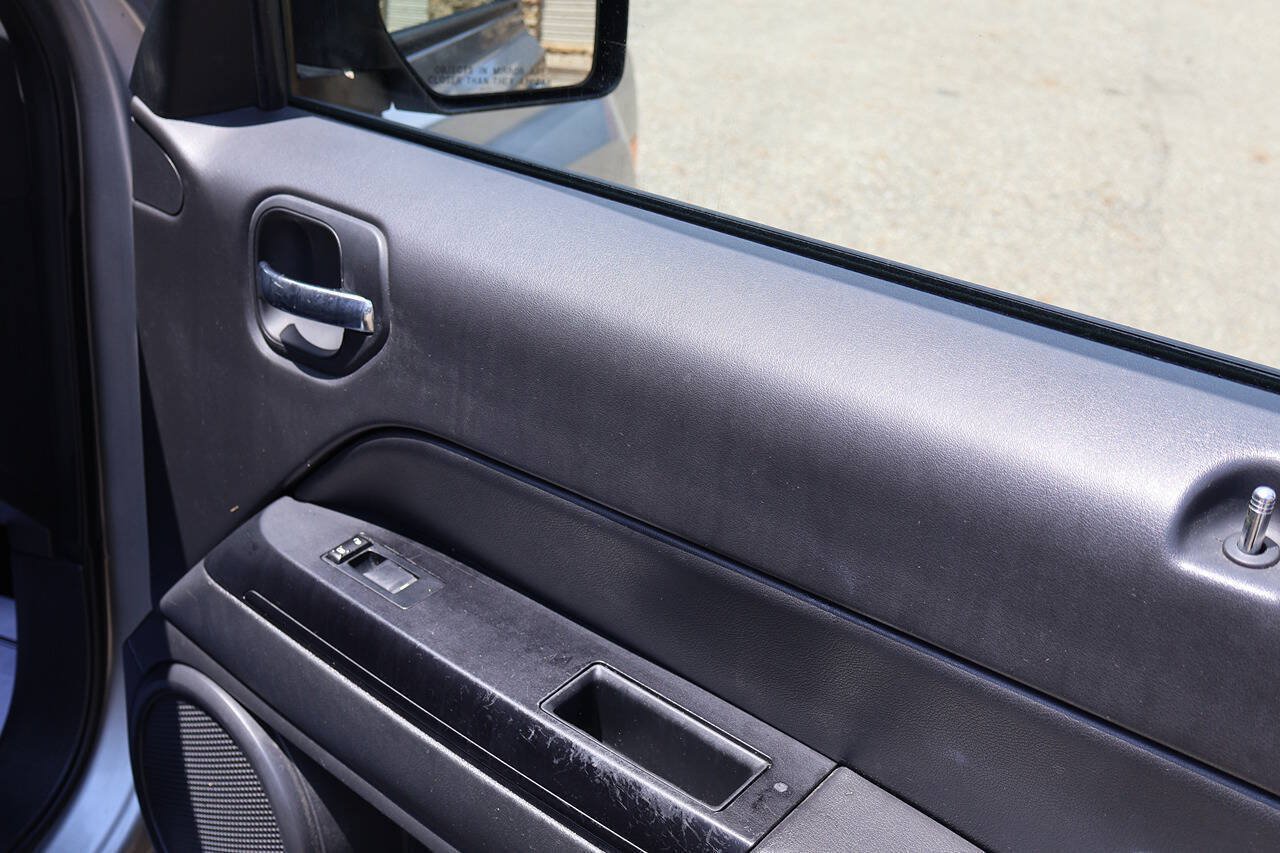 Used 2016 Jeep Patriot High Altitude FWD image 18