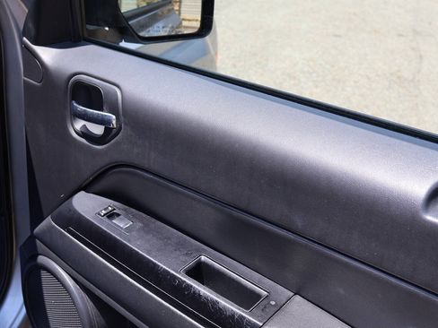 Used 2016 Jeep Patriot High Altitude FWD image 18