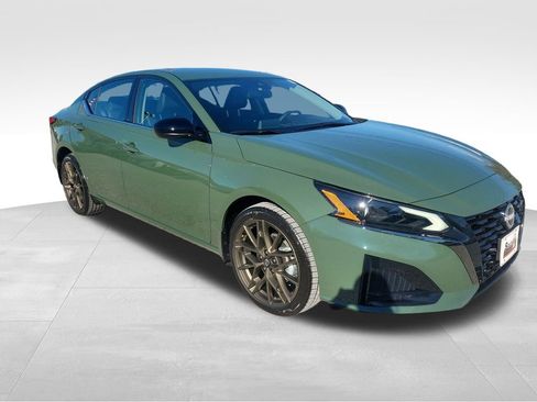 New 2025 Nissan Altima 2.5 SR image 8