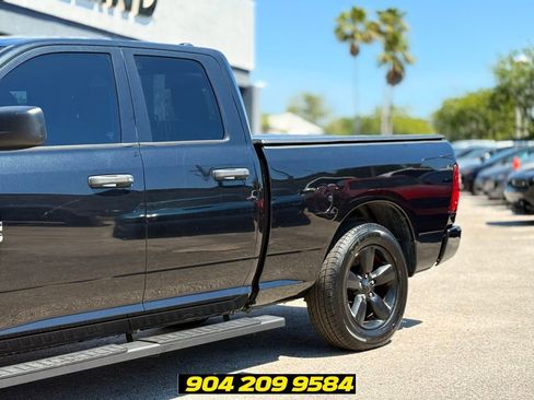 Used 2018 RAM 1500 Express w/ Black Ram 1500 Express Group AWD/4WD image 3