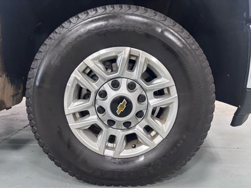 Used 2025 Chevrolet Silverado 2500 LT w/ Convenience Package AWD/4WD image 9