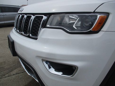 Used 2018 Jeep Grand Cherokee Limited image 10