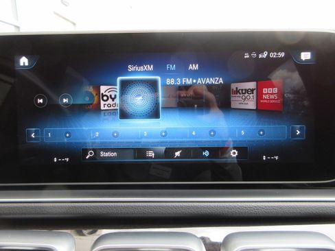 Used 2021 Mercedes-Benz GLE 450 4MATIC image 46