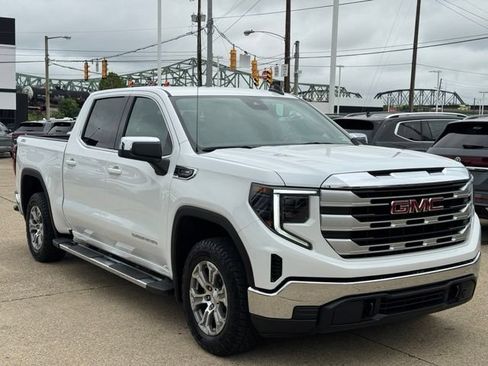 Used 2025 GMC Sierra 1500 SLE w/ X31 Off-Road Package AWD/4WD image 7