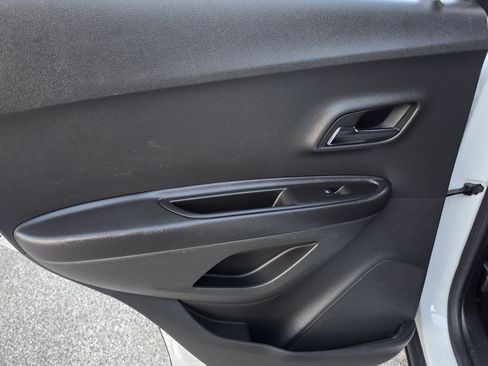 Used 2022 Chevrolet Trax LS w/ Tint and Cruise Package FWD image 19