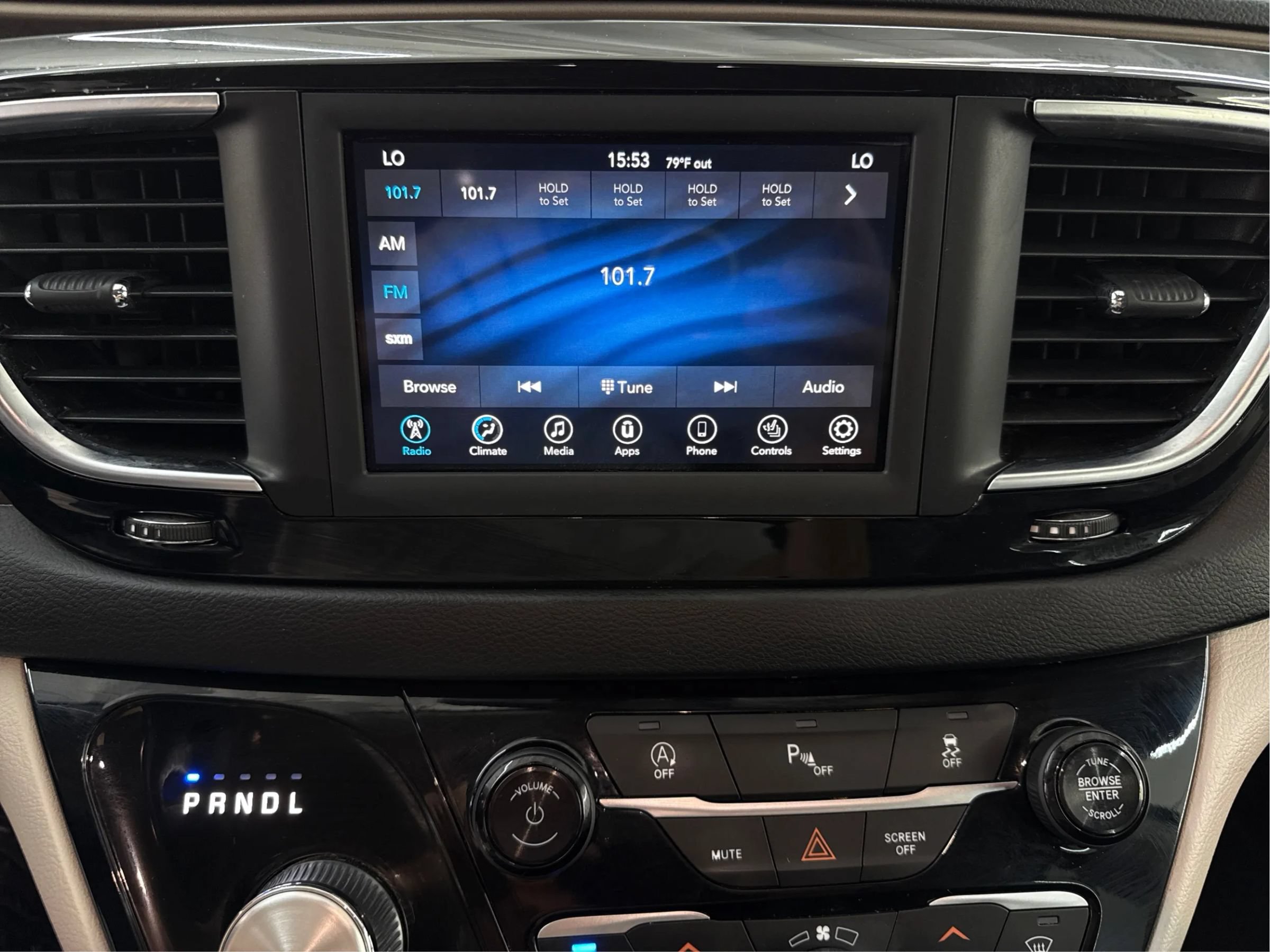 Used 2019 Chrysler Pacifica Touring-L FWD image 19