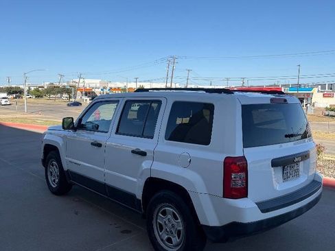 Used 2014 Jeep Patriot Sport image 9