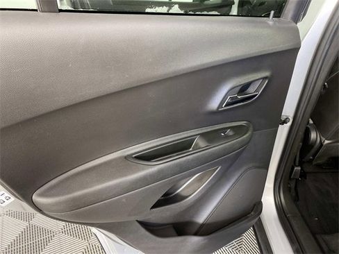 Used 2019 Chevrolet Trax LT w/ Redline Edition image 26