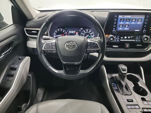 Used 2021 Toyota Highlander XLE image 16