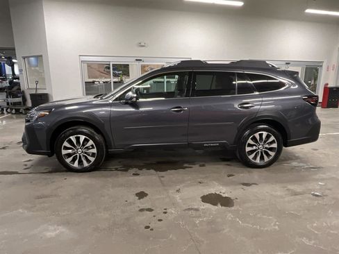 Used 2025 Subaru Outback Touring image 2