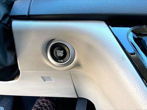 Certified 2024 Chrysler Pacifica Touring-L image 26