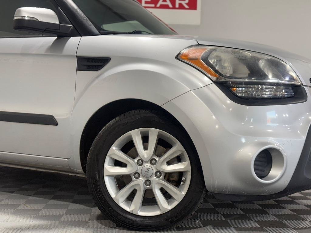 Used 2013 Kia Soul + FWD image 33