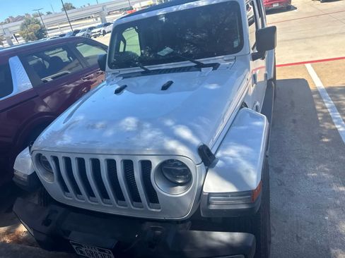 Used 2022 Jeep Wrangler Unlimited Sahara w/ LED Lighting Group AWD/4WD image 12