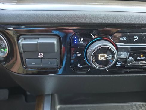 Used 2022 Chevrolet Silverado 1500 High Country image 29