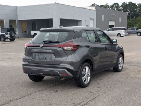 New 2025 Nissan Kicks Play S image 3