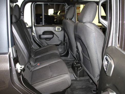 Used 2023 Jeep Gladiator Willys image 28