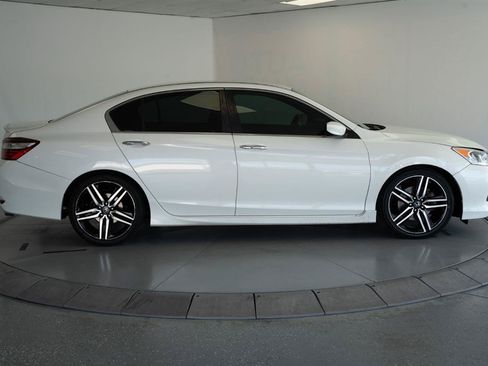 Used 2017 Honda Accord Sport image 8