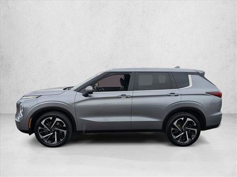 Used 2024 Mitsubishi Outlander SE image 8