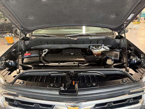 Used 2024 Chevrolet Silverado 1500 LT AWD/4WD image 31
