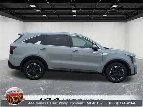 Certified 2025 Kia Sorento S w/ Panoramic Sunroof Package image 7