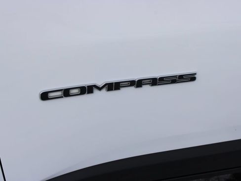Used 2024 Jeep Compass Latitude AWD/4WD image 18