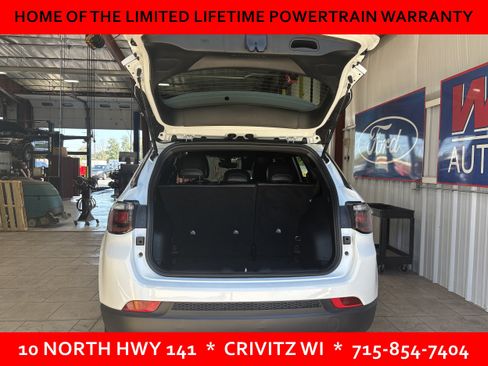 Used 2025 Jeep Compass Latitude AWD/4WD image 6