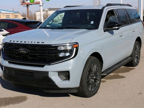 New 2026 Ford Expedition Platinum image 2
