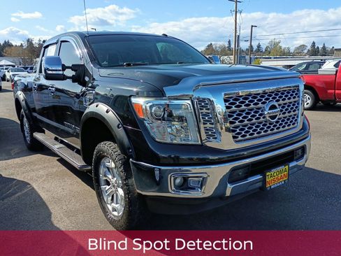 Used 2017 Nissan Titan SL image 3
