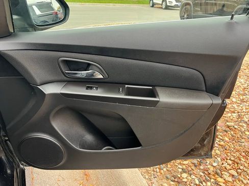 Used 2015 Chevrolet Cruze LT image 25