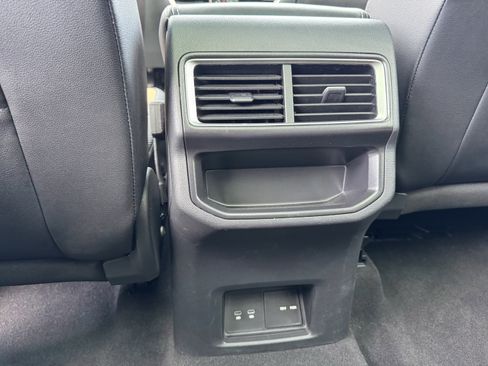 Used 2024 Volkswagen Atlas Cross Sport SE w/ Panoramic Sunroof Package image 33