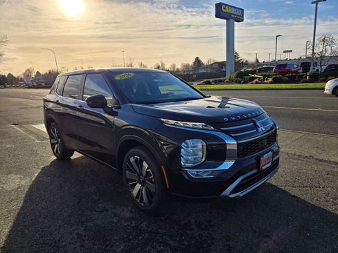 New 2026 Mitsubishi Outlander SE image 2